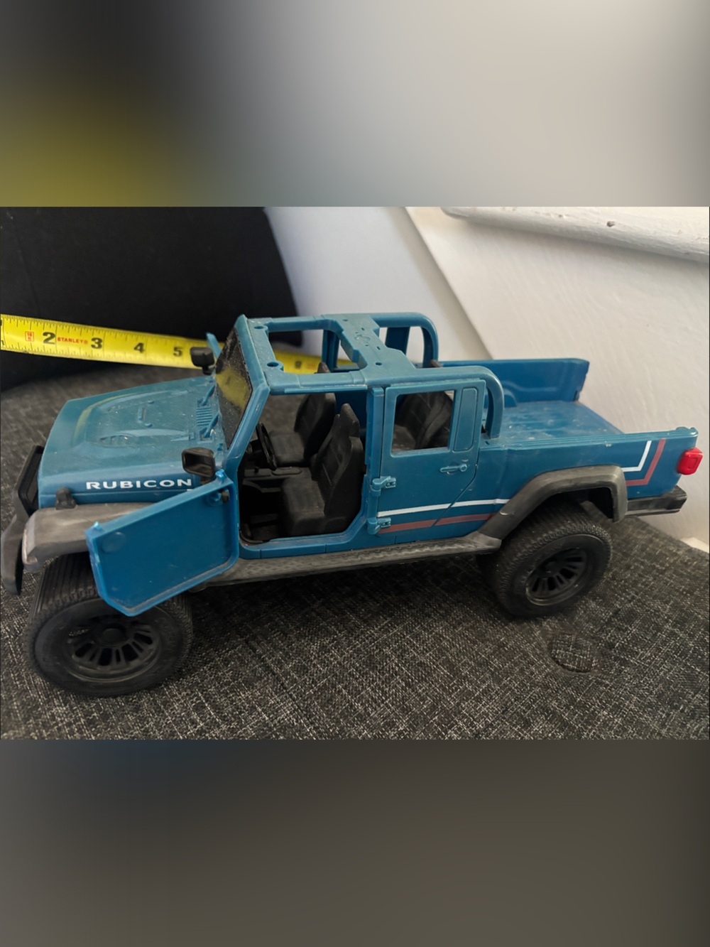 2019 Jeep Gladiator Rubicon die-cast model pickup truck
